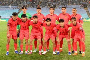 宝威体育-国足战喀麦隆或变阵3中卫！训练曝光防线首发：朱辰杰+4位U23红星